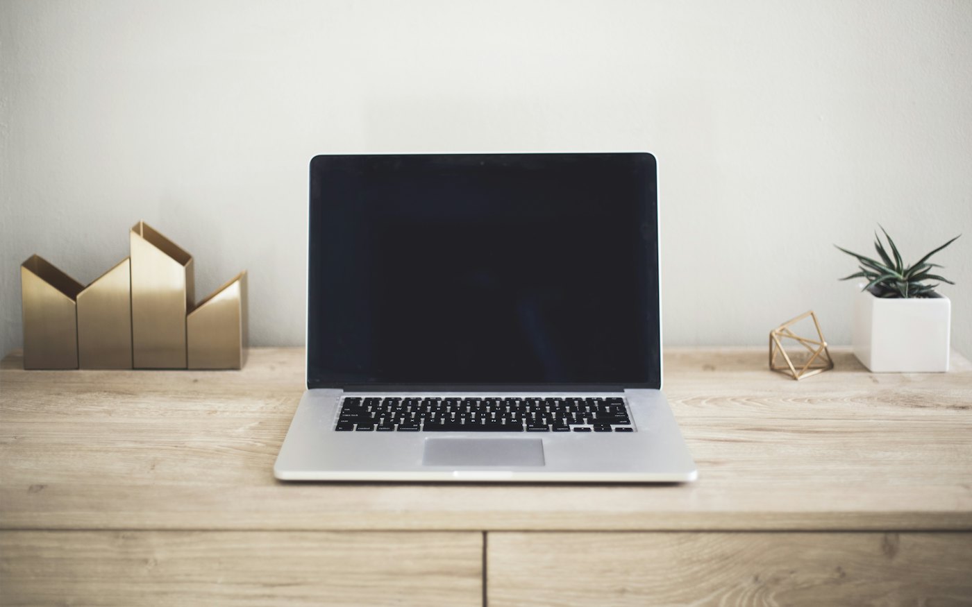 Poste de travail à domicile avec ordinateur portable