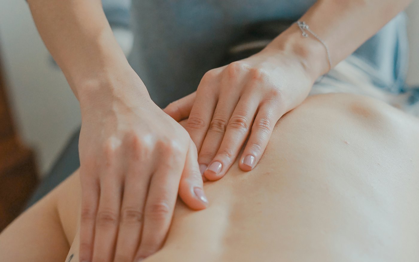 Personne souffrant d'une douleur dans le bas du dos